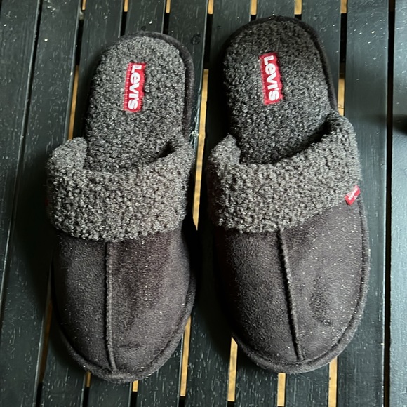 Levi’s Slide Slippers - Picture 4 of 5